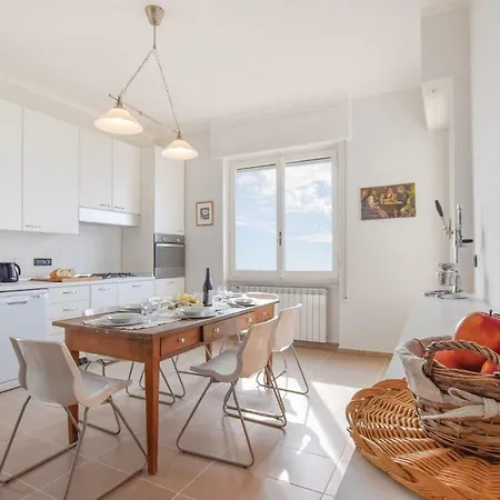Attico Sunrise بيت للعطل بييفي ليجوري